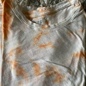 victoria’s secret pink tshirt